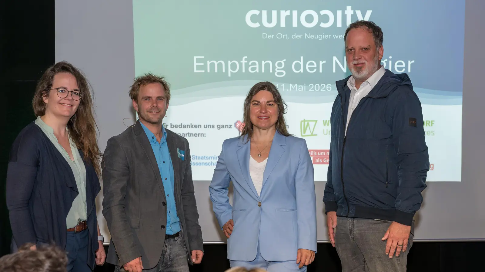 Die curiocity Schirmherrschaft wurde an die Oberbürgermeisterin von Freising, Monika Schwind (2.v.r.) übergeben. Mit von der Partie: Annika Strömmer, Kim Ludwig-Petsch und Tobias Eschenbacher (v.l.). <br>  (Foto: Dirk Daniel Mann)