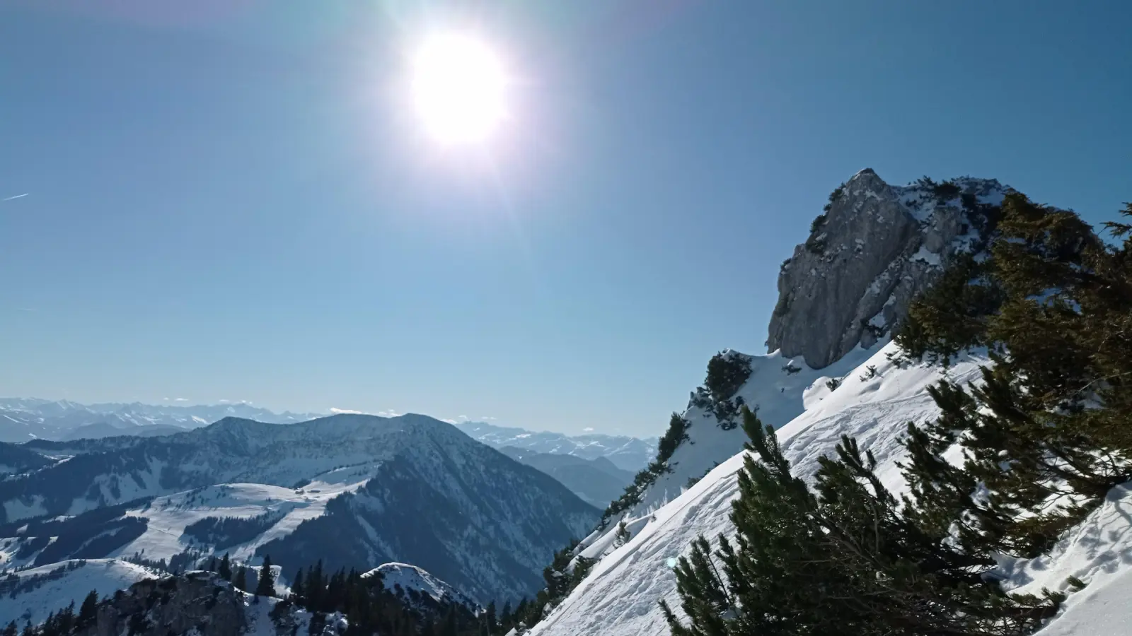 Gleich geschafft! Der Gipfel der Lacherspitze (1.724 m) gleicht einen spitzen Felszahn.  (Foto: Stefan Dohl)