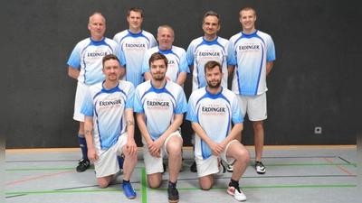 Die siegreiche Moosburger Mannschaft mit (hinten v.l.) Erwin Weikl, Andi Spendel, Martin Hofmair, Tobias Grießer, Tobias Spendel sowie (vorn v.l.) Marcel Dischler, Paul Held und Jakob Held. (Foto: RGSV Moosburg)