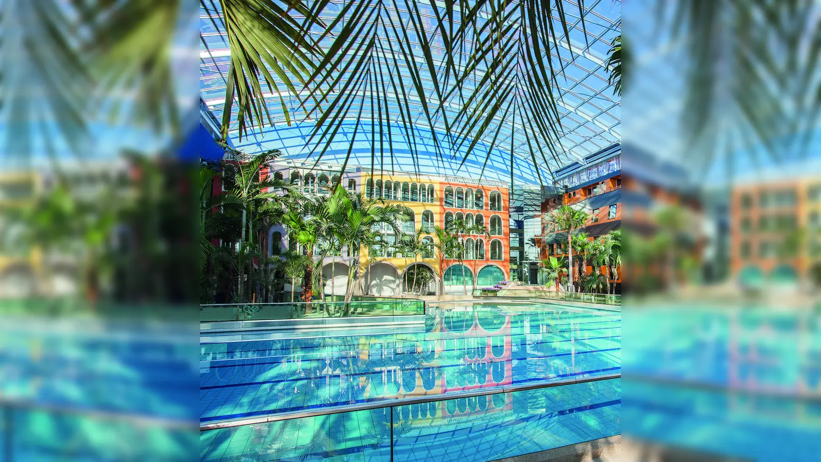 Das riesige Wellenbad begeistert Groß und Klein. (Foto: Therme Erding)