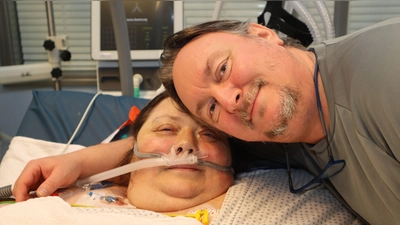 Alle haben an einem Strang gezogen und die Nottrauung von Sabine und Mario Makolli im Klinikum Freising ermöglicht.  (Foto: Klinikum Freising)