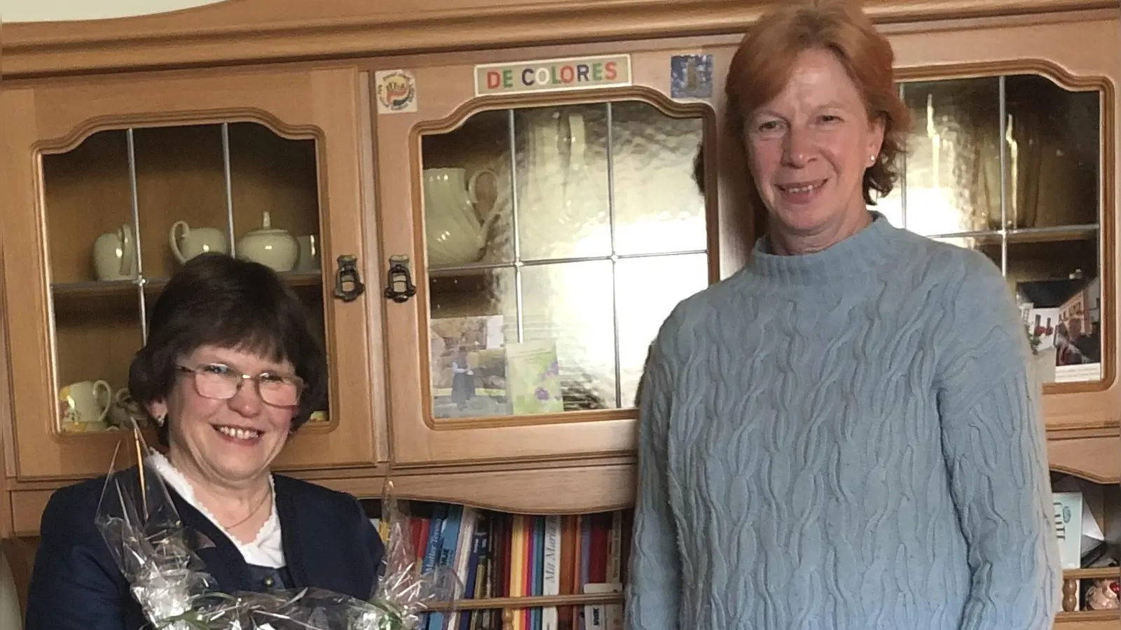 Therese Kellerer (li.) übergab 200 Euro Geburtstagsgeld als Spende für den Malteser Besuchsdienst an Christine Gräfin La Rosée. (Foto: Malteser Freising)