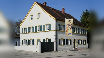 Das Museum Franz Xaver Stahl befindet sich im ehemlaigen Wohnhaus des Kunstmalers und lädt am 21. Juni zur Yoga für alle ein. (Foto: Heike Kronseder)