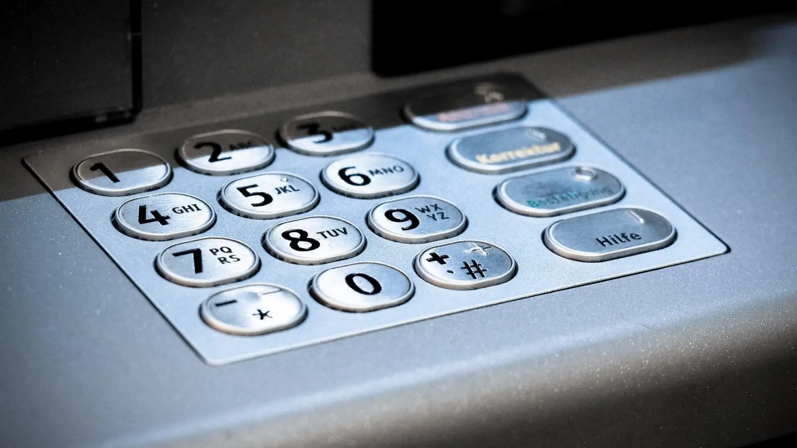 Die Diebesbande hatte sich auf das Öffnen von Geldautomaten und Tresoren spezialisiert. (Foto: pixabay Symbolbild)