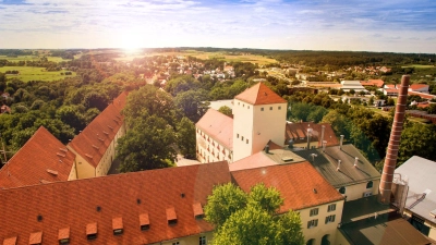 Hoch oben auf dem Berg thront die Brauerei Weihenstephan. (Foto: Weihenstephan)