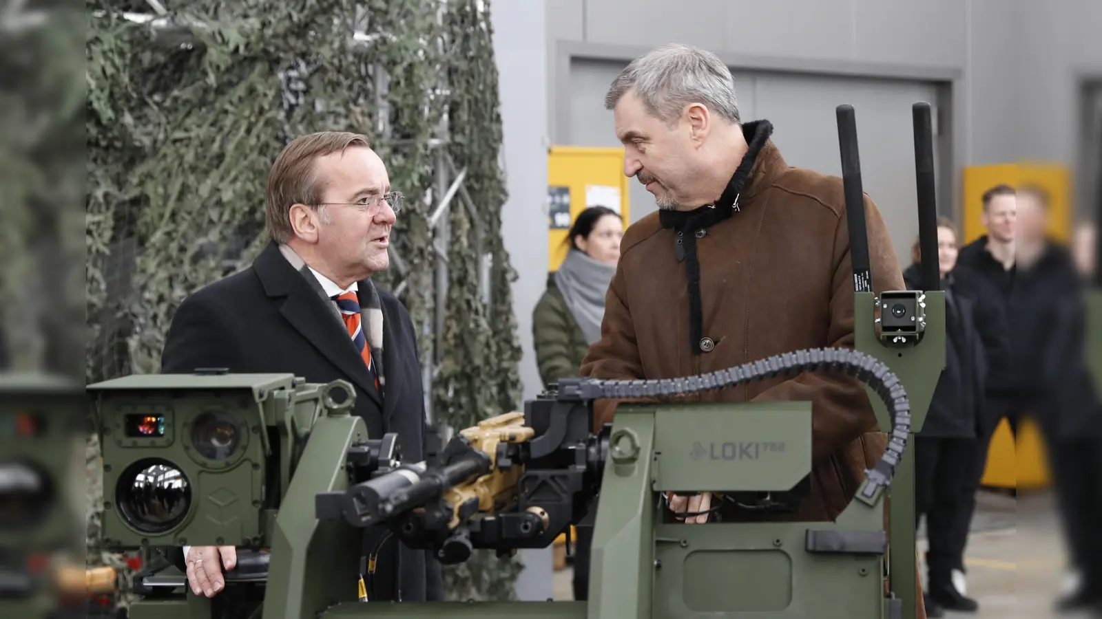 Der Bundesminister der Verteidigung, Boris Pistorius (links), eröffnete mit Ministerpräsident Markus Söder das Innovationszentrum. (Foto: Dirk Bannert)