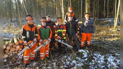 Der Umgang mit der Motorsäge muss immer wieder trainiert werden. (Foto: Feuerwehr Moosburg)