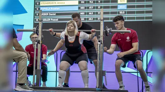 Volle Power: Athletin Jessica Steinbrück beim Kreuzheben. (Foto: Stefan Holtzem)
