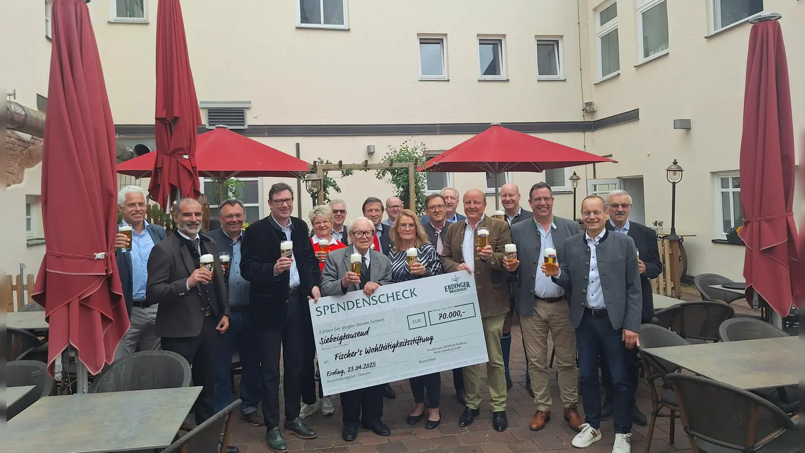 70.000 Euro. Ein starkes Zeichen vom ERDINGER Weißbräu zur Heimatverbundenheit. (Foto: chö)