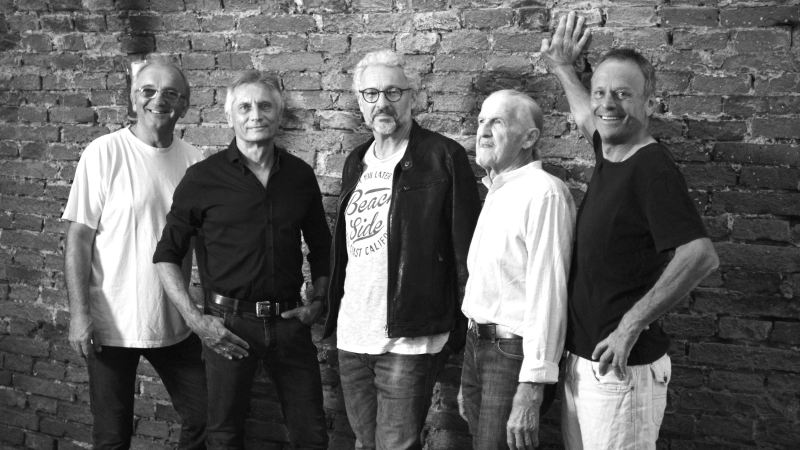 Die Band Vintage will mit energiegeladenen Coversongs für Stimmung sorgen. (Foto: David Schreck)