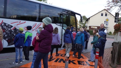 Schülerinnen und Schüler der 5. Klassen des Gymnasiums Dorfen mit Lehrkraft Sebastian Linner. (Foto: Gymnasium Dorfen)