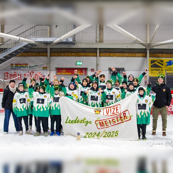 Die Freude über den zweiten Platz ist groß. (Foto: Hölzl)