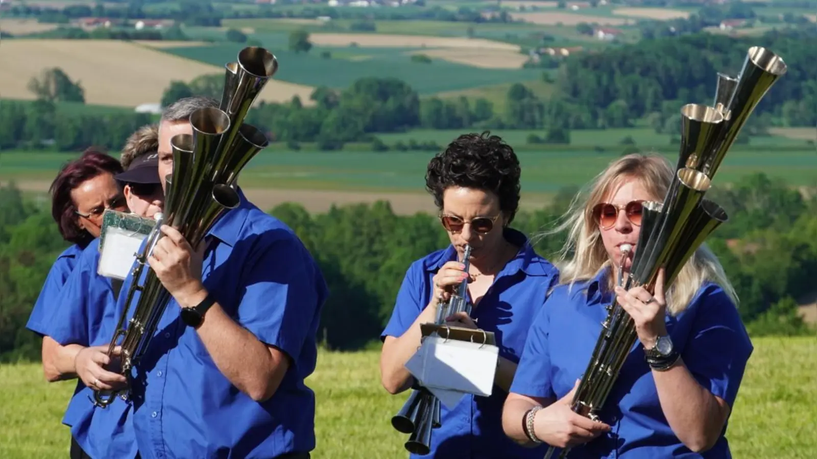 Die Schalmeien heizen ein - hier bei der Biergarten-Probe beim Holzwirt nahe Dorfen. (Foto: Manfred Eberl)