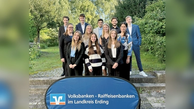 Die neuen Azubis im Kreisverband. (Foto: Raiffeisenbank Erding eG)