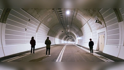 Als Support-Act steht mit SKOFJA ein spannendes Indie/Alternative-Trio aus Freising auf der Bühne. (Foto: © Skofja)