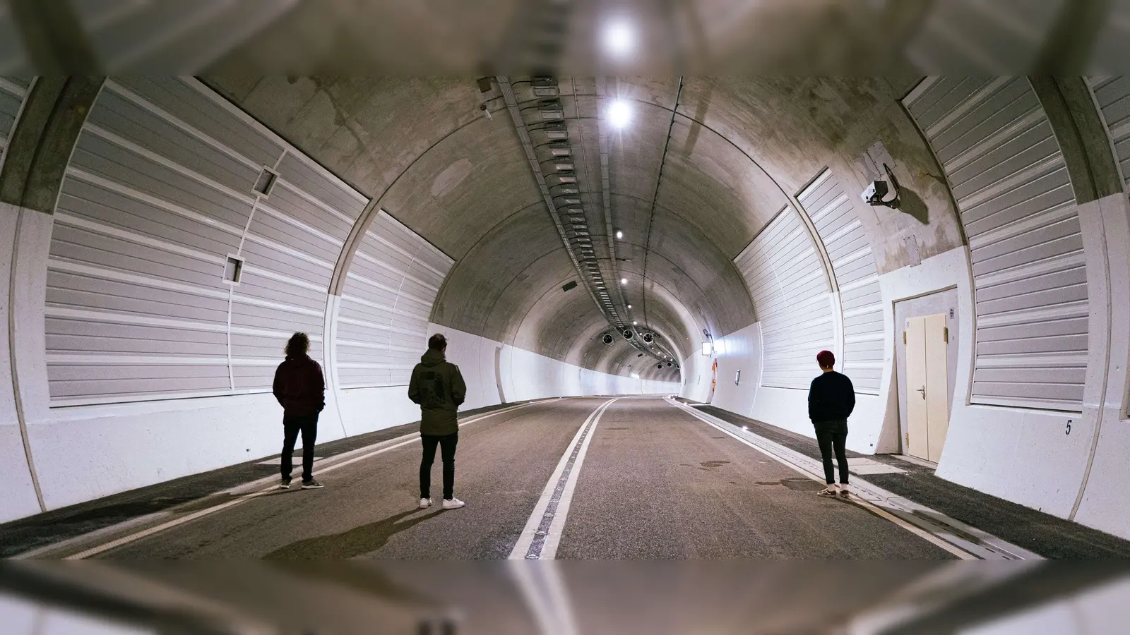 Als Support-Act steht mit SKOFJA ein spannendes Indie/Alternative-Trio aus Freising auf der Bühne. (Foto: © Skofja)