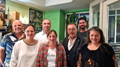 Der Vorstand des Erdweger Gewerbevereins (von li): Martin Wagner, Carolin Ölsner, Marcus Ölsner (1. Vorstand), Dinah Pfeiffer (zurück getreten), Dieter Grüning (neu: Kassier), Philipp Zuber (2. Vorstand) und Tamara Berger (Schriftführer). (Foto: coe)