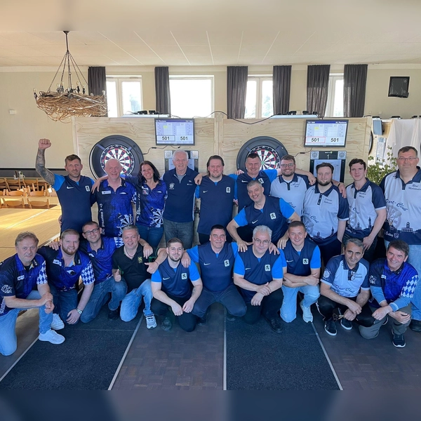 Das letzte Bild der Saison: SDC Erding, TSV 1860 München und DC Phantoms. (Foto: Steel Dart Club)
