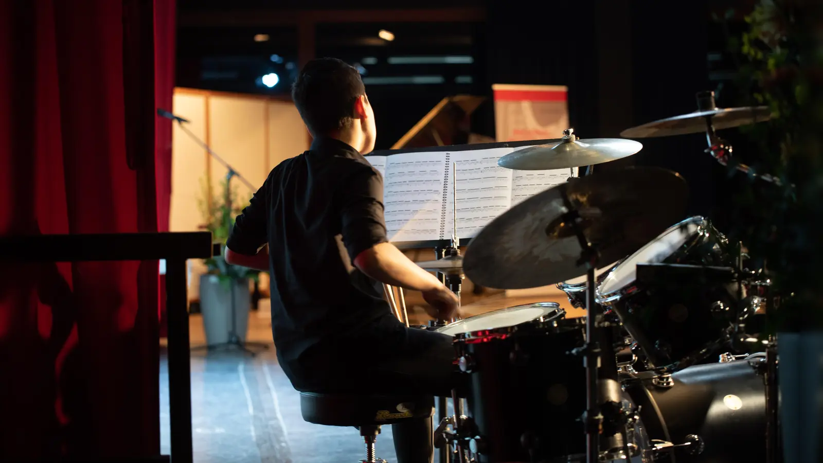 Die Schüler der Musikschule sind unglaublich ambitioniert bei der Sache. Im Preisträgerkonzert präsentieren sie ihr Können der Öffentlichkeit. (Foto: Zipser)