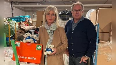 Bayerns Sozialministerin Ulrike Scharf und Thomas Bihler, Vorsitzender des Flughafenvereins München. (Foto: StMAS)