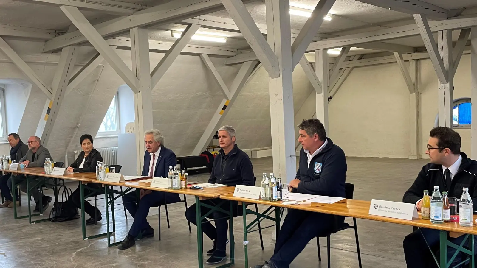 Die Verantwortlichen bei der Pressekonferenz. (Foto: LRA)