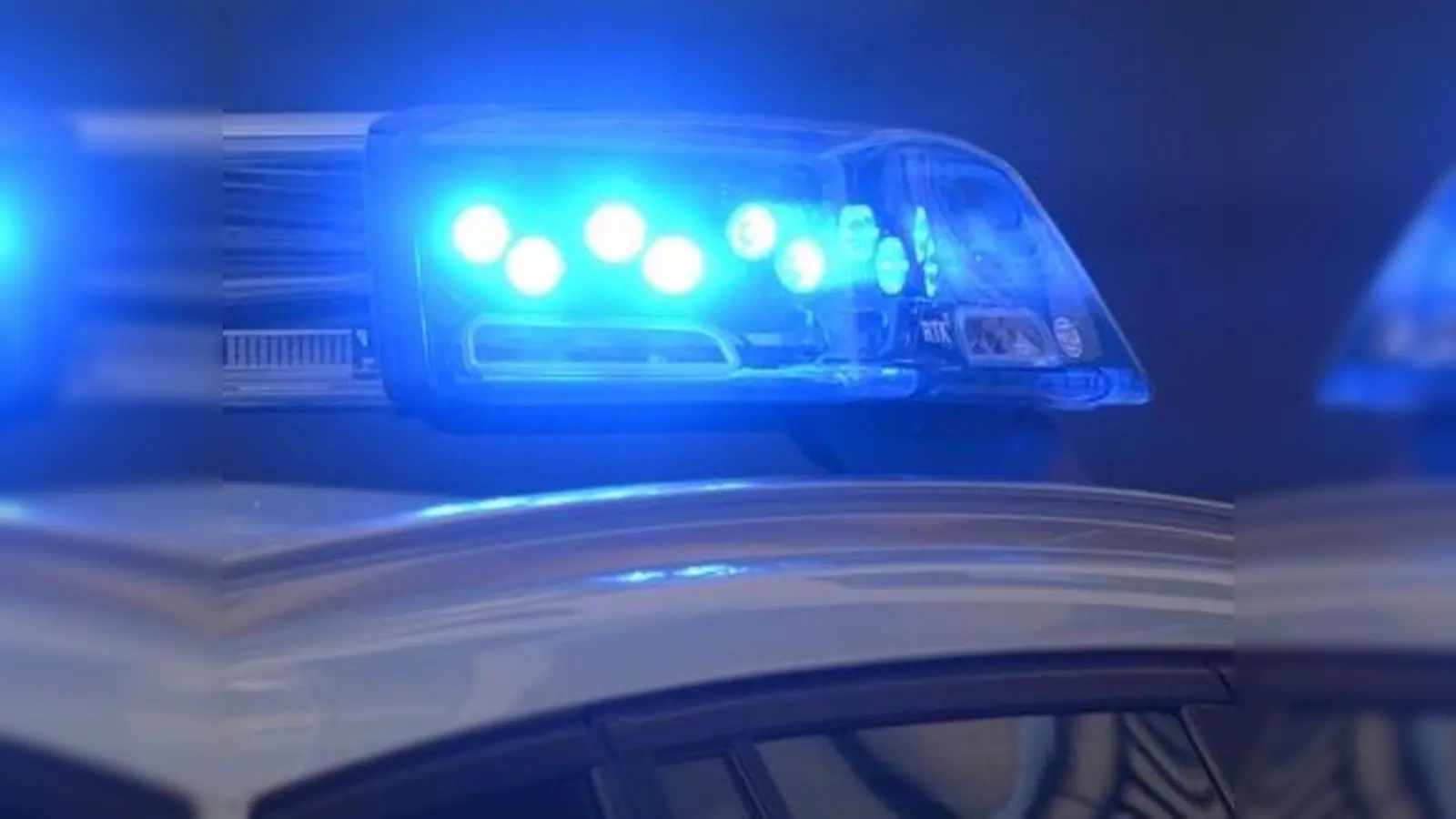 Beim Eintreffen der Polizei am Aquapark waren die drei Täter schon verschwunden und werden nun gesucht. (Foto: ar)