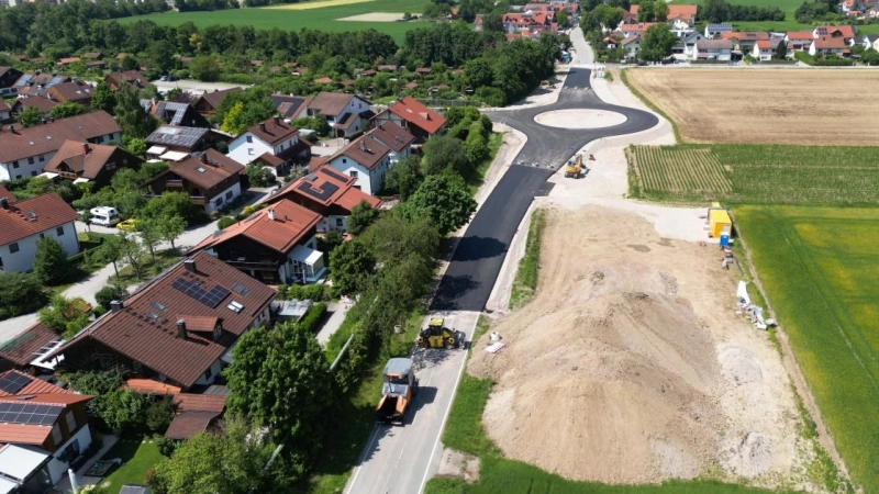 Die Arbeiten an der Plieninger Straße zwischen Poing und Ottersberg liegen im Zeitplan. (Foto: Thomas Schächtl)