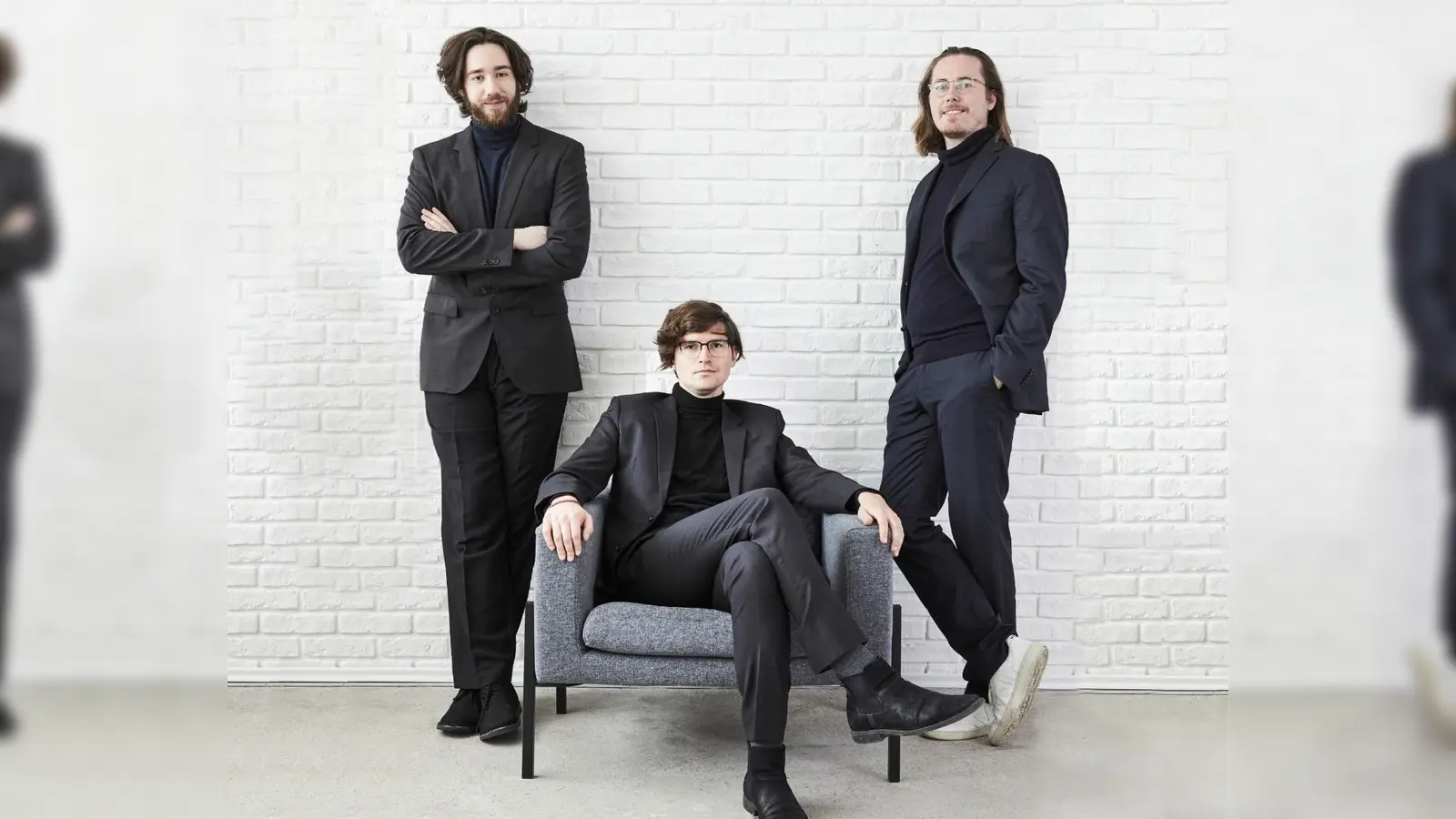 Richard Rupp, Kilian Karger und Manuel Schäfler (v.li.) moderieren die Philosophische Gesprächsrunde. (Foto: red)