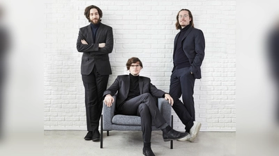 Richard Rupp, Kilian Karger und Manuel Schäfler (v.li.) moderieren die Philosophische Gesprächsrunde. (Foto: red)