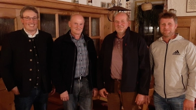 Es bleibt alles wie es war: Michael Hamburger (Vize-Kreisobmann/Wahlleiter), Lorenz Mayr (Vize-Ortsobmann), Konrad Zollner (Ortsobmann), Michael Brückl (Beisitzer) (v. li.)  (Foto: BBV)