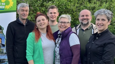 Der Vorstand des Ortsverbands Neufahrn bleibt weitgehend gleich (von links): Ralf Heim (Vorsitzender), Melanie Fischer (Vorsitzende), Christian Webhofer (Beisitzer), Judith Mayerhanser (Beisitzerin), René Brandenberg (Beisitzer) und Margarete Heim (Kassiererin). (Foto: Bündnis 90/Die Grünen)