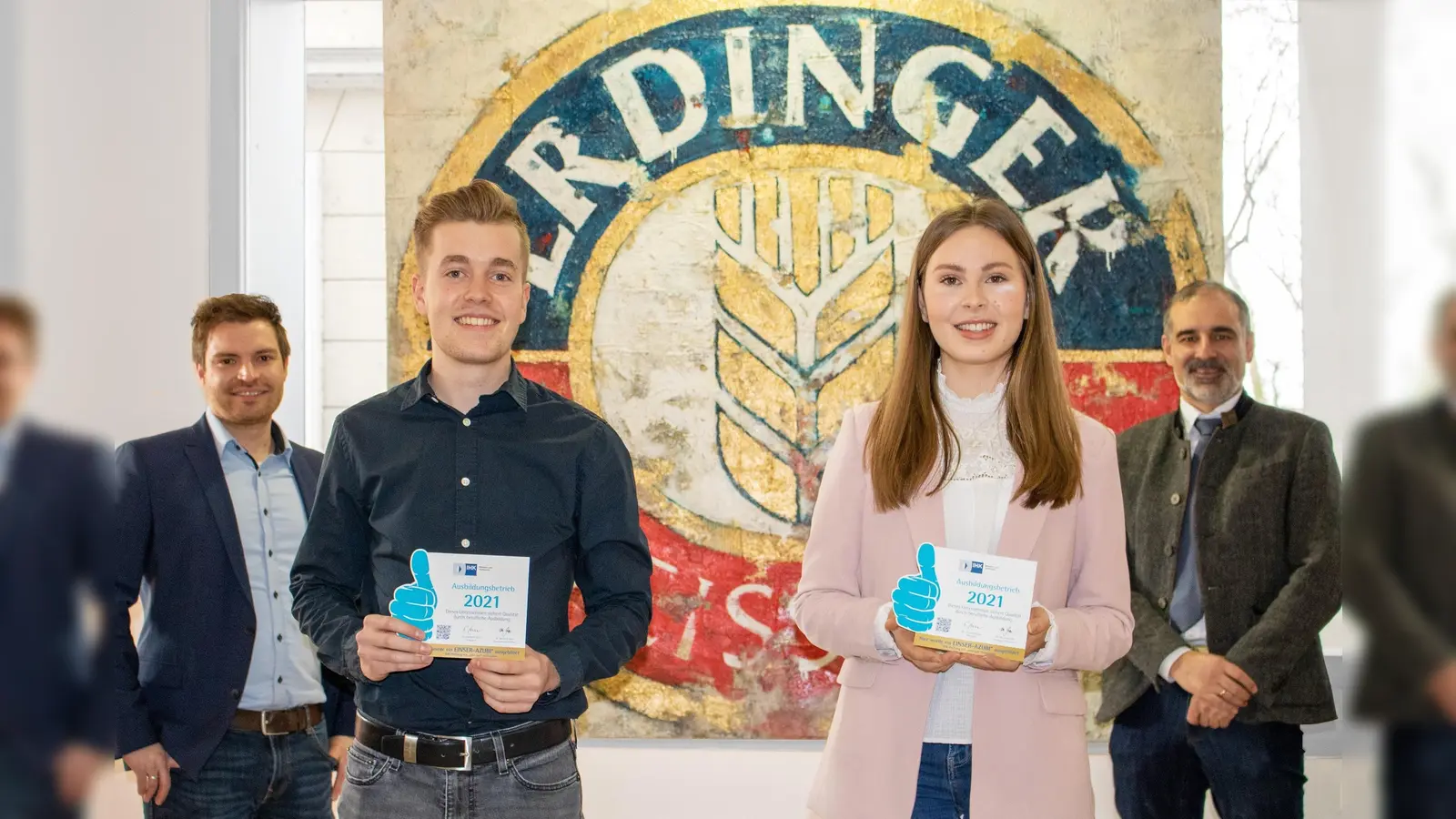 Spitzenleistungen erbrachten Theresa Stohhofer und Sebastian Bauer bei ihren Abschlussprüfungen. (Foto: ERDINGER Weißbräu)