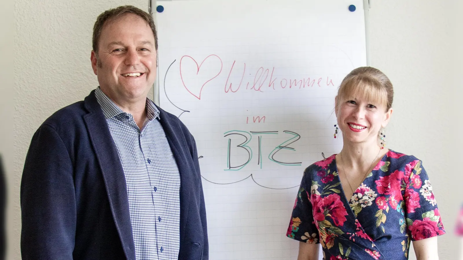 Willkommen im BTZ: Jochen Kunert, Bereichsleiter berufliche Bildung im BFW München und Olga Grupp, Teamleiterin BTZ Kirchseeon. (Foto: ©BFW München)