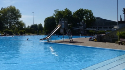 Endlich wieder: Rein ins kühle Nass! (Foto: Stadt Dorfen)