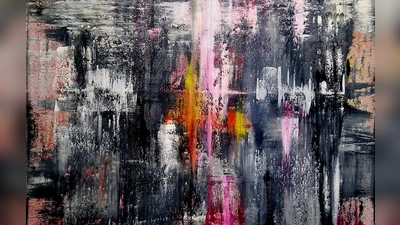 Farbenprächtige Bilder können bei der Ausstellung betrachtet werden. (Foto: Reiter)