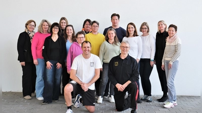 Mitarbeitende des Klinikums Landkreis Erding und des Landratsamtes. (Foto: LRA Erding)