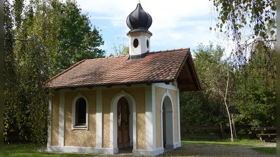 In der Marienkapelle Pliening wurden einige Heiligenfiguren vom Altar gestoßen. (Foto: gemeinfrei)