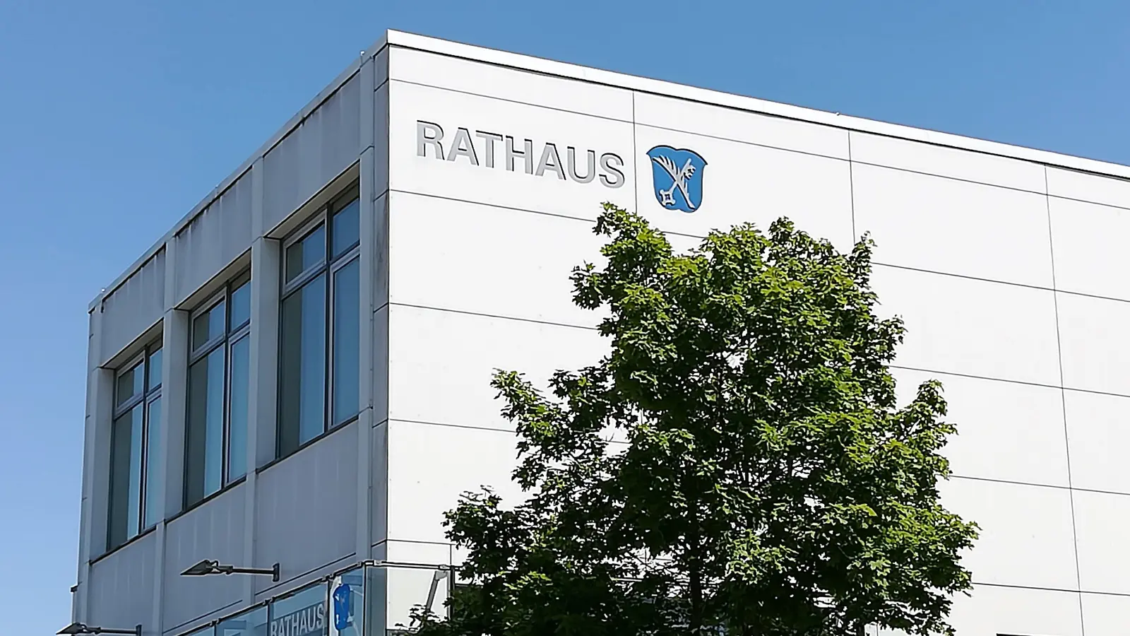 Hier im Rathaus laufen die Drähte Moosinnings zusammen. (Foto: Gemeinde Moosinning)