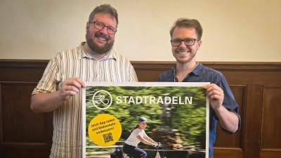 Stadtrat und STADTRADEL-Star Dr. Maximilian Breu (links) gemeinsam mit Dominik Fuchs (Mobilitätsbeauftragter der Stadt Freising) (Foto: Stadt Freising)
