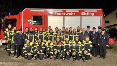 Eine Woche lang übten 21 Feuerwehrler letztes Jahr, um die Leistungsprüfung „Die Gruppe im Löscheinsatz” abzulegen. Alle bestanden mit Bravour. (Foto: FFW Eitting)