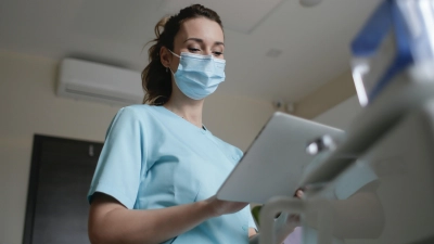 Pflegefachkräfte, aber auch Medizinstudentinnen und –studenten, die sich vorstellen können in dieser schwierigen Situation in der Kreisklinik Ebersberg zu unterstützen, sollten sich unbedingt melden. (Foto: CC0)