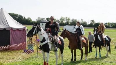 Das Trio „Lola da Luna” beeindruckte durch ihre tolle Pferdeshow. (Foto: bro)