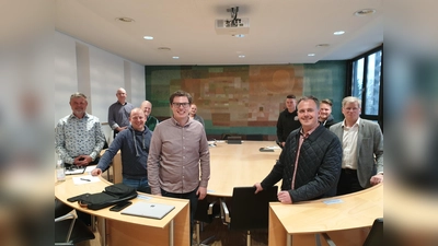 Die Planungen sind im vollen Gange (Vordere Reihe v.l.): Reinhard Tonollo, Stefan Staudinger und Manuel Scheyerl, Ludwig Schweiger und Helmut Sloim. (Foto: Thomas Schächtl)