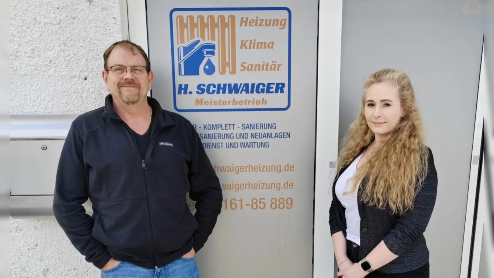 Unternehmer Helmut Schwaiger und Jennifer Meinhardt, Teamleiterin des Arbeitgeber-Service der Freisinger Arbeitsagentur, arbeiten zusammen, um den Fachkräftemangel im Landkreis abzufedern. (Foto: Agentur für Arbeit Freising)