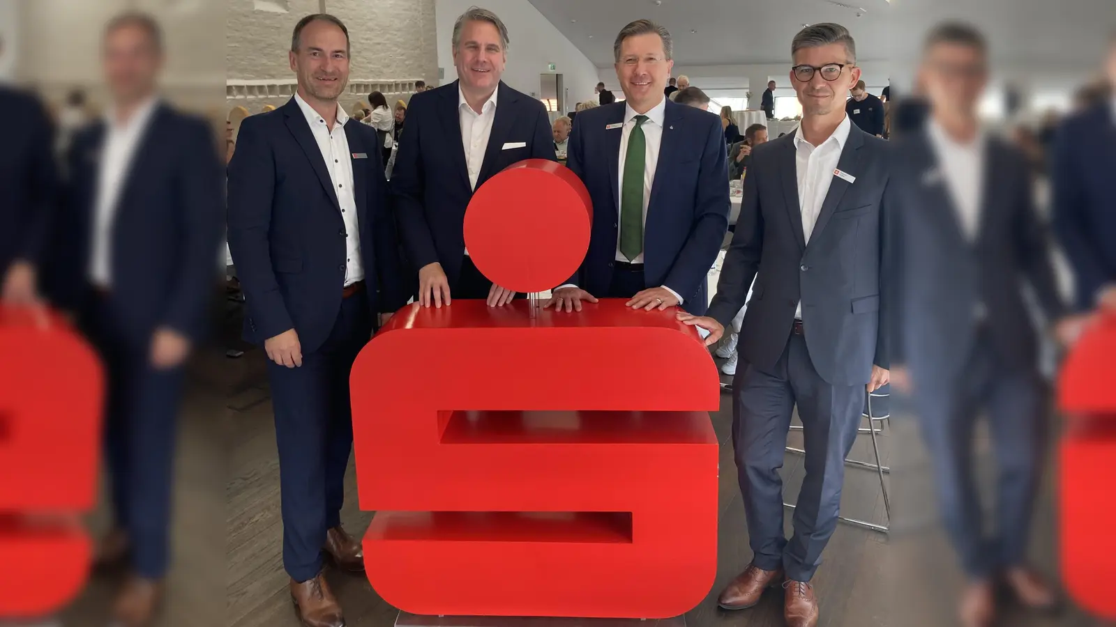 v. l.: Vorstandsmitglied Torsten Koch, Referent Prof. Dr. Stummeyer, Vorstandsvorsitzender Michael Utschneider, Referent und Leiter Unternehmenskunden Thorsten Schikat (Foto: Sparkasse Erding-Dorfen)
