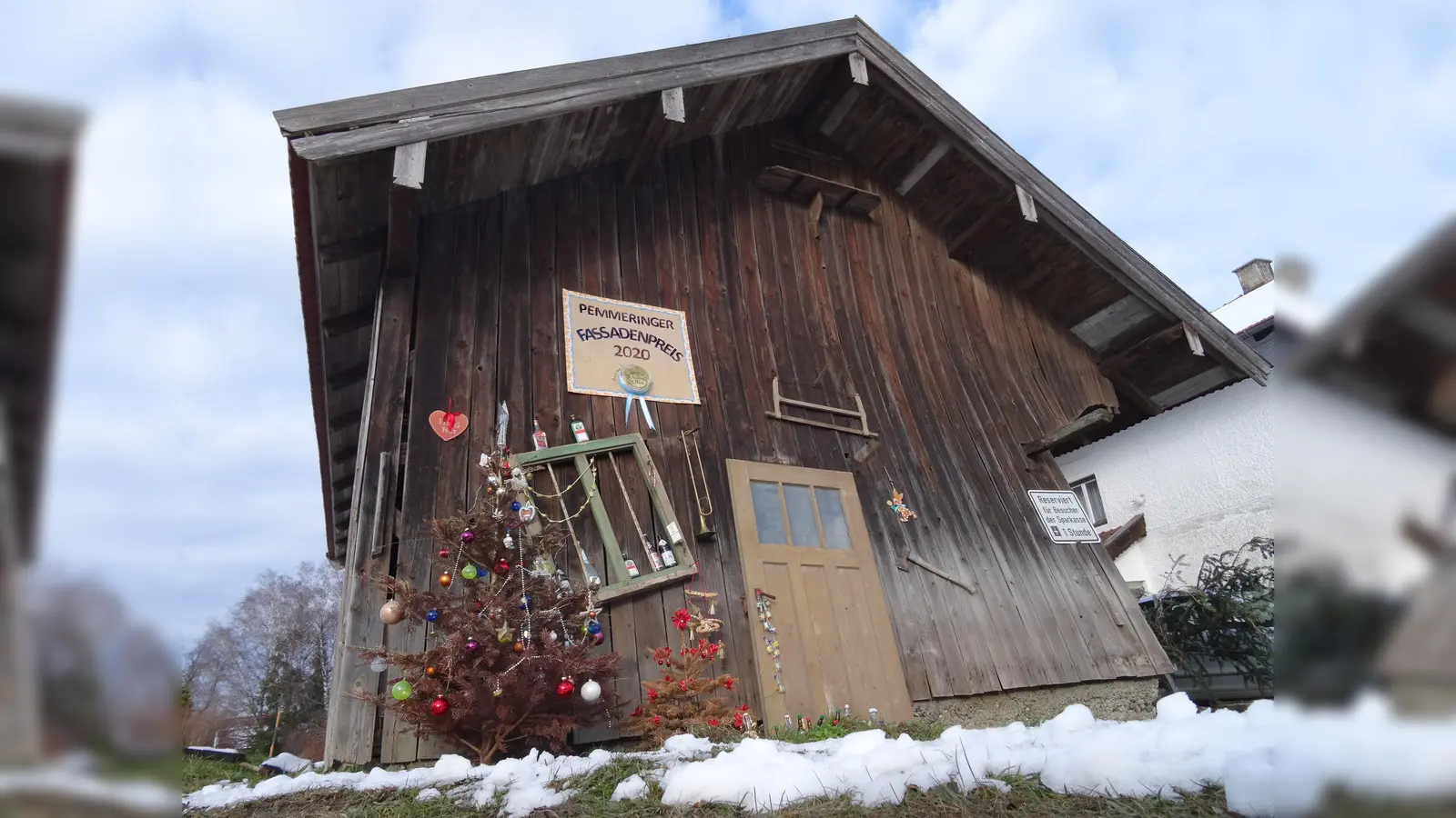 Der "prämierte" Stadel sorgt derzeit in Pemmering für Heiterkeit. (Foto: Harry Reisinger)