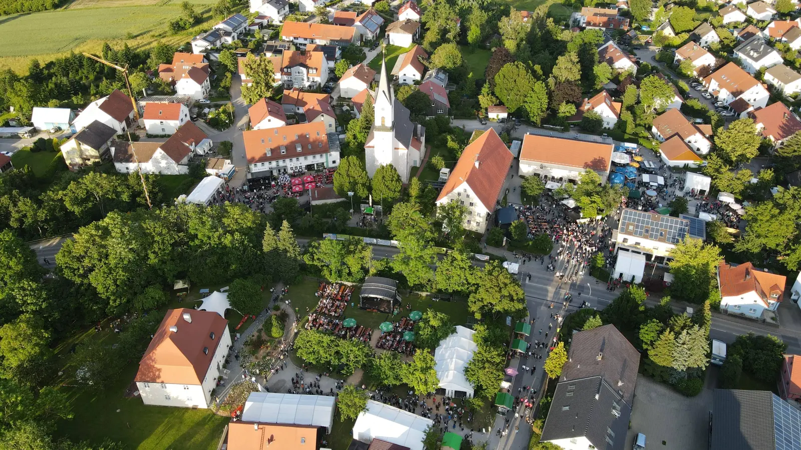 Drei Tage, vom 12. bis 14. Juni, wird Attenkirchen zum Mekka für alle Bier- und Musikfreunde. (Foto: Simon Wiesheu)