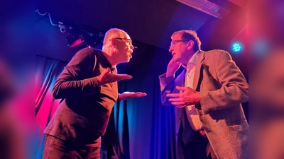 Schwierige Verständigung: Roland Kühnlein und Gerhard Leitner. (Foto: altes kino)