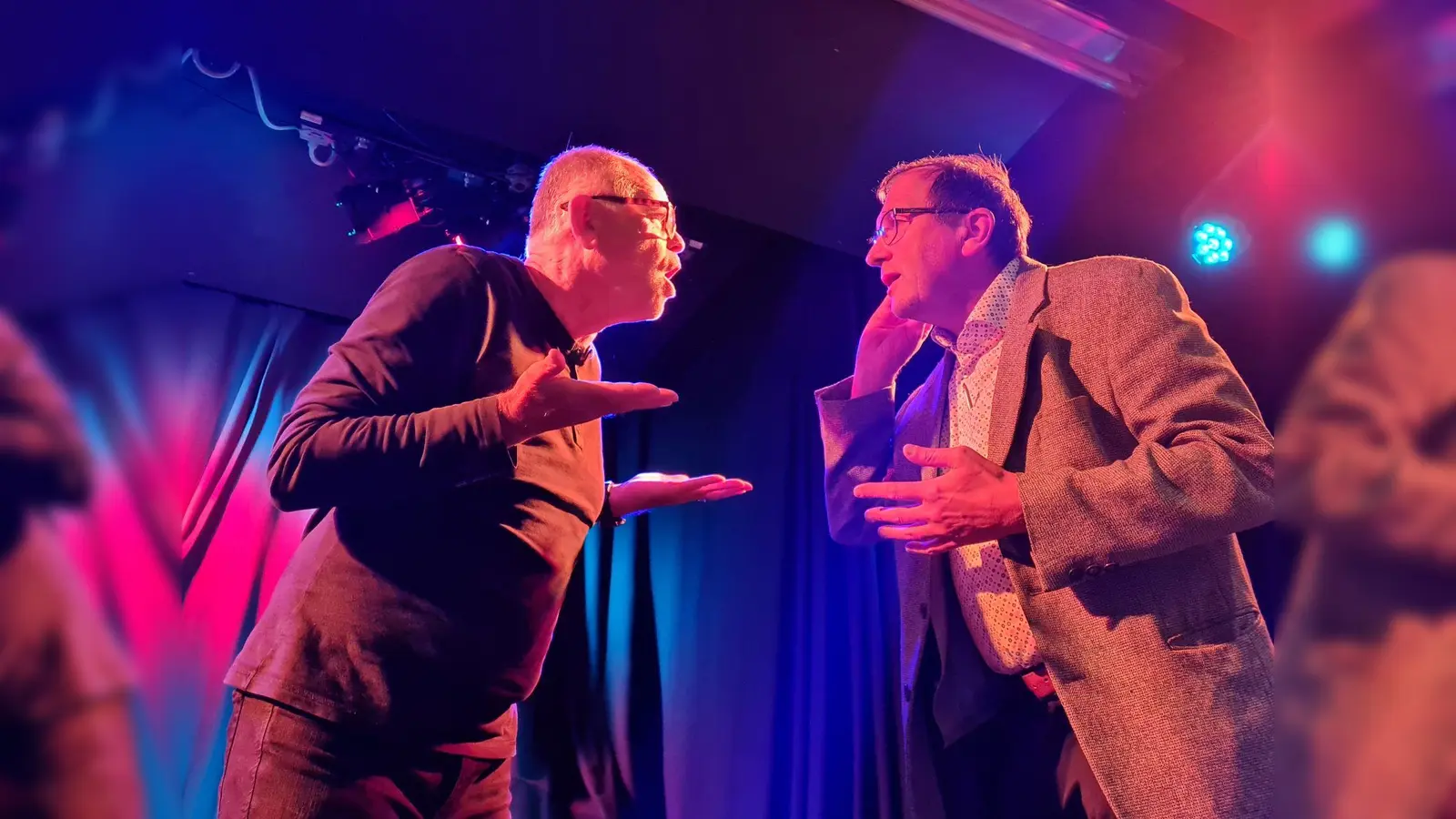 Schwierige Verständigung: Roland Kühnlein und Gerhard Leitner. (Foto: altes kino)