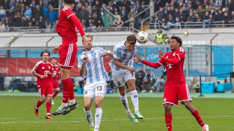 Intensives Kräftemessen: 1860 München gegen den FC Bayern. (Foto: Anne Wild)